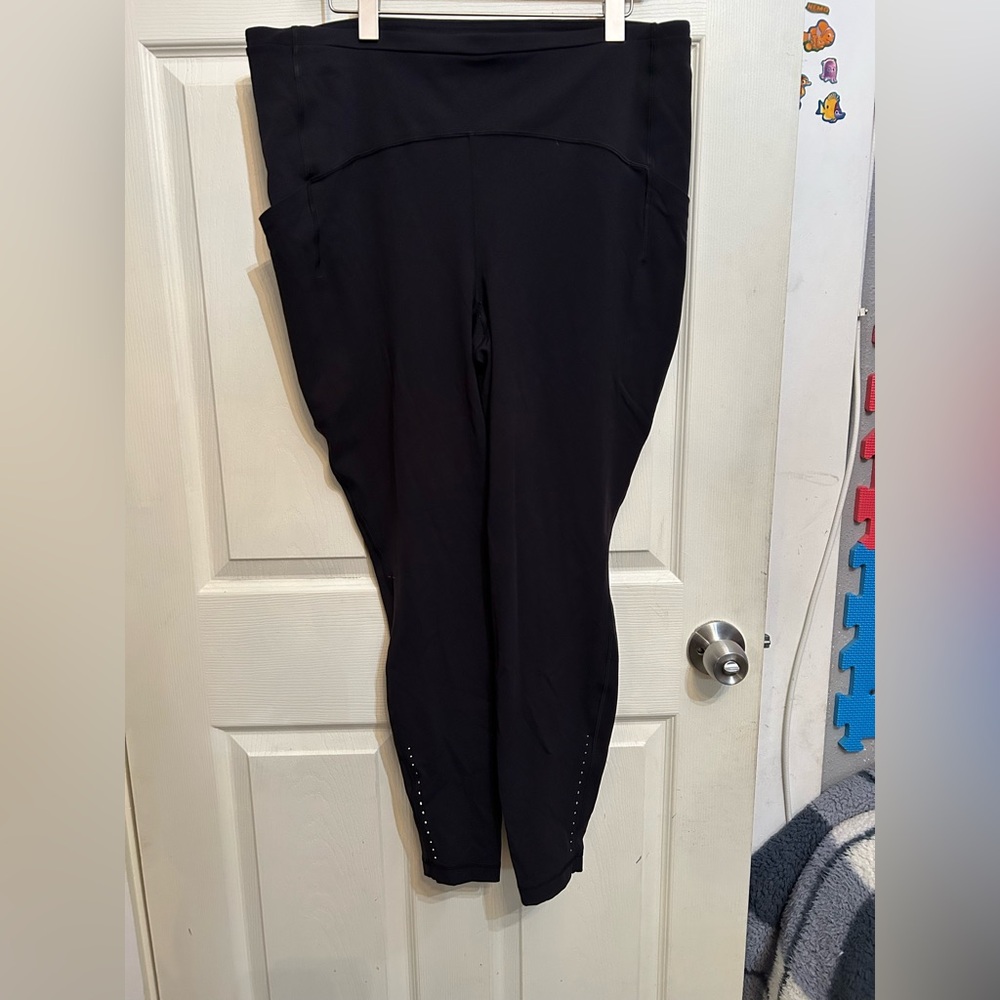 Lululemon leggings size 16 black color and pockets